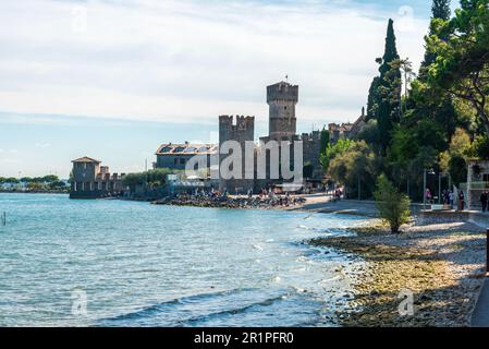 Château Scaliger à Sirmione sur le lac de Garde, Italie Banque D'Images