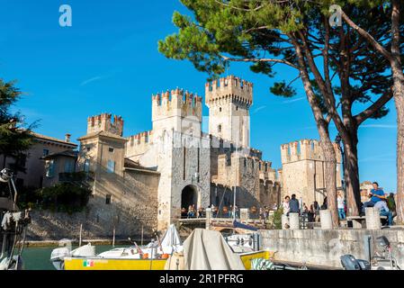 Château Scaliger à Sirmione sur le lac de Garde, Italie Banque D'Images