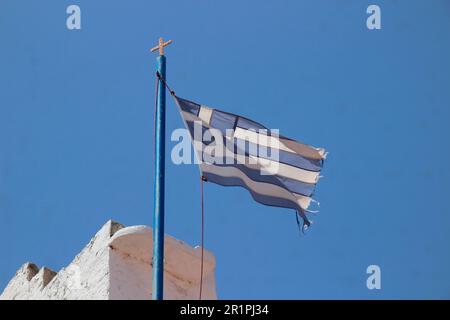 Drapeau grec sur Lindos, Rhodes, Grèce Banque D'Images