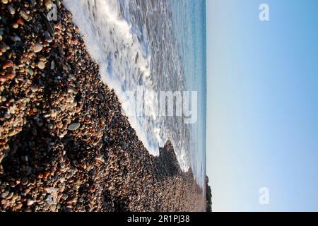 Grèce, Rhodes, Kiotari, plage, plage de galets, personne, gravier, tourisme, mer, eaux, horizon Banque D'Images