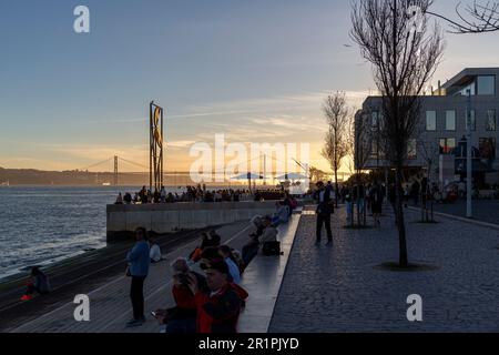 Reminiscência (Almada Negreiros) - un monument en l'honneur de l'artiste portugais Jose Sobral de Almada Negreiros. Installé en 2014 à Lisbonne, au bord de la rivière Tage. Banque D'Images