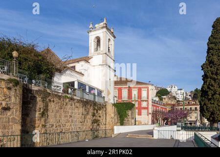 L'Igreja de Santa Luzia (église de Santa Luzia) du site opposé du point de vue miradouro de santa luzia à Lisbonne, Portugal. Banque D'Images