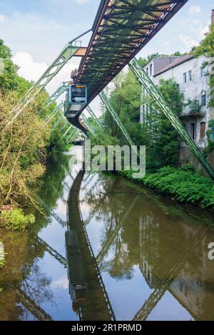 Wuppertal, chemin de fer suspendu, rivière Wupper en Bergisches pays, Rhénanie-du-Nord-Westphalie, Allemagne Banque D'Images