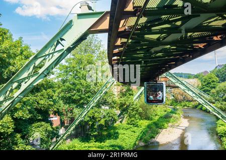 Wuppertal, chemin de fer suspendu, rivière Wupper en Bergisches pays, Rhénanie-du-Nord-Westphalie, Allemagne Banque D'Images