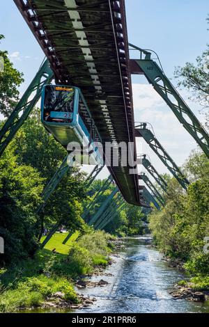 Wuppertal, chemin de fer suspendu, rivière Wupper en Bergisches pays, Rhénanie-du-Nord-Westphalie, Allemagne Banque D'Images