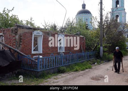 ZOLOCHIV, UKRAINE - 14 MAI 2023 - les dégâts causés par les précédentes bombardements de troupes russes sont visibles dans le village de Zolochiv, district de Bohodukhiv, Kharkiv Re Banque D'Images