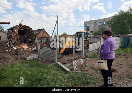 ZOLOCHIV, UKRAINE - le 14 MAI 2023 - les conséquences de l'attaque de roquettes par la Russie qui, prétendument, a utilisé le système de missiles sol-air S-300 dimanche ni Banque D'Images