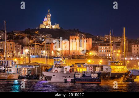 Vieux Port et notre-Dame de la Garde de nuit, Marseille, Provence-Alpes-Côte d'Azur, France, Banque D'Images