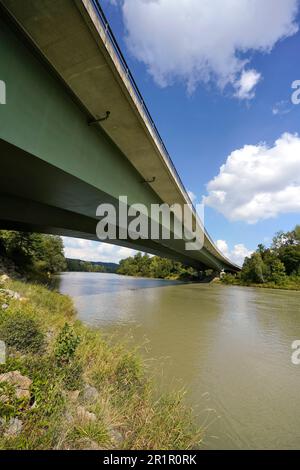 Allemagne, Bavière, haute-Bavière, Altötting district, Neuötting, Autoroute A94, pont au-dessus de l'auberge, 470m Banque D'Images