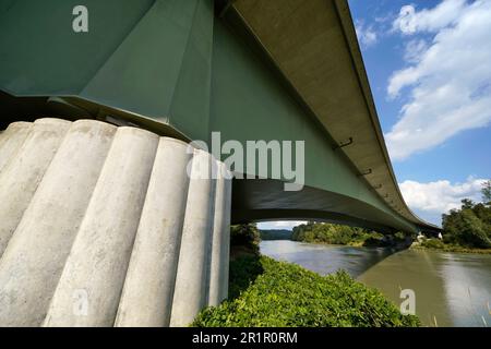 Allemagne, Bavière, haute-Bavière, Altötting district, Neuötting, Autoroute A94, pont au-dessus de l'auberge, 470m, pont jetée Banque D'Images