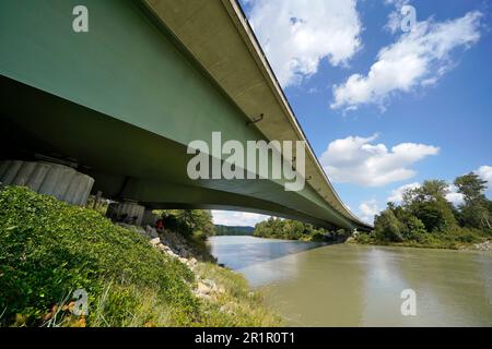 Allemagne, Bavière, haute-Bavière, Altötting district, Neuötting, Autoroute A94, pont au-dessus de l'auberge, 470m Banque D'Images