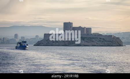 Château d'If et ferry, Marseille, Provence-Alpes-Côte d'Azur, France, Banque D'Images