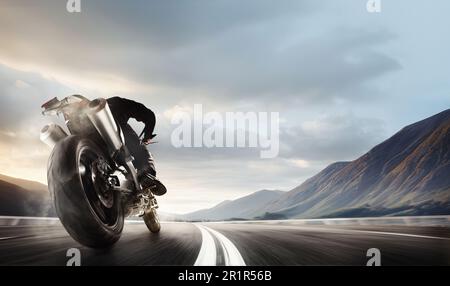 Vue arrière de dessous image de l'homme, conducteur de moto professionnel sur la route, la conduite à grande vitesse autour des montagnes. 3D rendu de l'arrière-plan Banque D'Images
