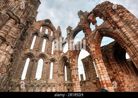 Abbaye de Whitby avec vue panoramique, Whitby, Yorkshire du Nord, Royaume-Uni Banque D'Images