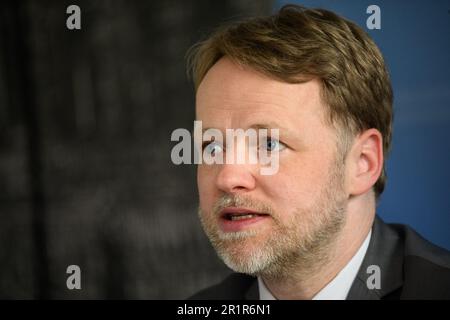 Hanovre, Allemagne. 15th mai 2023. Gerald Heere (Bündnis 90/Die Grünen), ministre des Finances de la Basse-Saxe, présente les résultats régionalisés de l'estimation fiscale de mai 2023 lors d'une conférence de presse au ministère des Finances de la Basse-Saxe. Credit: Julian Stratenschulte/dpa/Alay Live News Banque D'Images