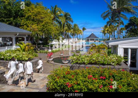 Piscine principale de l'hôtel de luxe 5 étoiles Heritage le Telfair dans le sud de l'île Maurice à la plage de Bel ombre, île Maurice. Banque D'Images