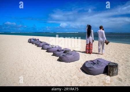 Tourits dans la plage publique du Morne à côté du complexe cinq étoiles lux le Morne, Maurice Banque D'Images