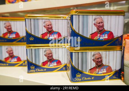 Mugs souvenir du roi Charles III Banque D'Images