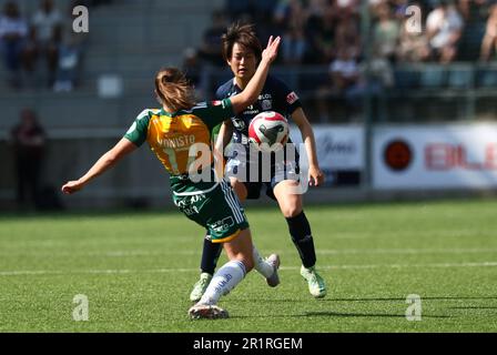 N° Norrköping 17 Vilma Emilia Koivisto et Linköpings no 6 Saori Takarada lors du match de football du dimanche dans l'OBOS Damaltsvenskan entre Linköping FC-IFK Norrköping à l'arène Bilbörsen, Linköping, Suède. Banque D'Images