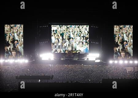 14 mars 2023, San Diego, Californie, États-Unis : les fans sont montrés sur les écrans après que les Red Hot Chili Peppers ont joué en concert lors de leur visite du stade mondial au stade Snapdragon. (Image de crédit : © K.C. Alfred/ZUMA Press Wire) USAGE ÉDITORIAL UNIQUEMENT ! Non destiné À un usage commercial ! Banque D'Images