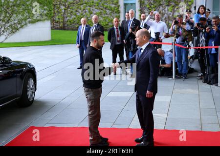 Berlin, Allemagne, 14,5.23, Volodymyr Zelenskj, président de l'Ukraine arrive à la Chancellerie fédérale avec le chancelier OLAF Scholz Banque D'Images