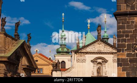 Art baroque et architecture à Prague. 17th Century St. Église Salvator et Église Saint François d'Assise dans le quartier de Stare Mesto (vieille ville) Banque D'Images