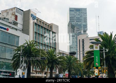 Juarez Avenue près du parc central d'Alameda et de Torra Latina, mexico - mai 2023. Photo de haute qualité Banque D'Images