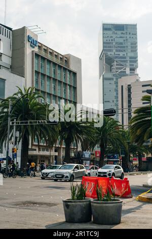 Juarez Avenue près du parc central d'Alameda et de Torra Latina, mexico - mai 2023. Photo de haute qualité Banque D'Images