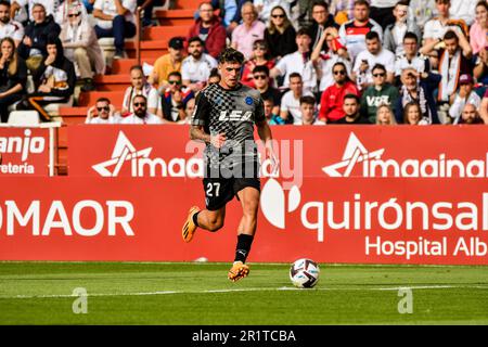 ALBACETE, ESPAGNE - MAI 14: Javi Lopez de Deportivo Alaves contrôle la balle pendant le match entre le Real Albacete Balompie et les Deportivo Alaves de la Ligure Smartbank sur 14 mai 2023 à l'Estadio Carlos Belmonte à Albacete, Espagne. (Photo de Samuel Carreño/ Credit: PX Images/Alamy Live News Banque D'Images