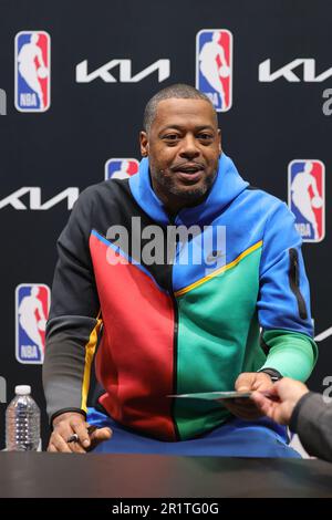 NY, États-Unis. 8th avril 2023. Jacob Javits Centre, New York, Etats-Unis, 08 avril 2023 - New York Knicks Marcus Camby a signé des autographes aujourd'hui au salon international de l'auto de New York 2023. Photo: Giada Papini Rampelotto/EuropaNewswire (image de crédit: © Luiz Rampelotto/ZUMA Press Wire) USAGE ÉDITORIAL SEULEMENT! Non destiné À un usage commercial ! Banque D'Images