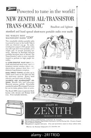 Publicité radio portable Zenith Trans-océanique dans un magazine NatGeo, 1958 Banque D'Images