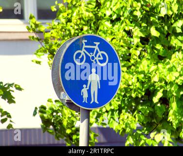 Panneau de piste cyclable itinéraire partagé pour les vélos à pédales et les piétons seulement sign.in parc Banque D'Images