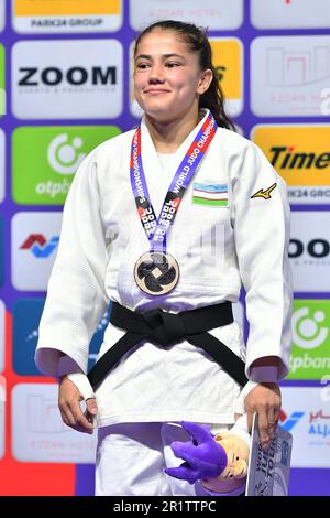 Doha, Qatar, 8 mai 2023. Diyora Keldiyorova d'Ouzbékistan posant avec la médaille d'argent sur le podium lors de la cérémonie de remise des médailles des femmes -52kg pendant les Championnats du monde de judo 2023 - jour 2 à Doha, Qatar. 8 mai 2023. Crédit : Nikola Krstic/Alay Banque D'Images