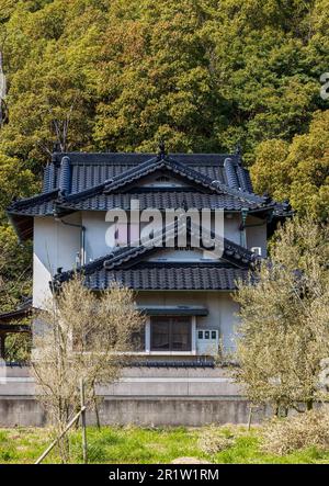 Naoshima, Japon - 29 mars 2023: Belle maison dans l'île de Naoshima Banque D'Images