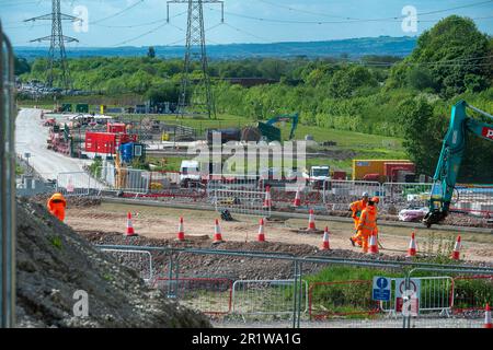 Wendover, Buckinghamshire, Royaume-Uni. 15th mai 2023. HS2 travaux de construction de trains à grande vitesse à Wendover, Buckinghamshire ont laissé une grande partie de la région méconnaissable. Des maisons ont été démolies à Wendover, des terriers remplis et des arbres coupés en HS2. HS2 sont une fois de plus dans les nouvelles aujourd'hui comme un gouffre est apparu au-dessus des HS2 tunnels Chiltern près du lac Shardeloes à Amersham. Martin Tett, le chef du Conseil du Buckinghamshire, demande des réponses urgentes à HS2 au sujet de ce qui a causé le gouffre. Crédit : Maureen McLean/Alay Live News Banque D'Images