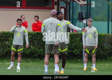 Milan, Italie. 15th mai 2023. Rafael Leao de l'AC Milan réagit lors de la session d'entraînement de l'AC Milan au Milanello Sports Center avant leur demi-finale de la Ligue des champions de l'UEFA deuxième jambe contre le FC Internazionale au stade San Siro, à Milan. Crédit : SOPA Images Limited/Alamy Live News Banque D'Images