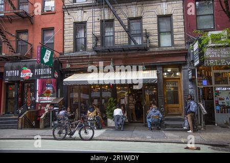 Une tranche de MacDougal Street dans Greenwich Village à New York. Banque D'Images