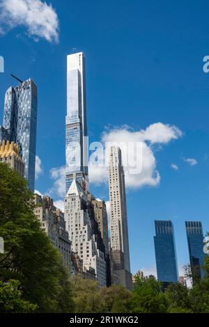 Les supergrands appartements le long de Central Park South sont appelés milliardaires ROW, 2023, NYC, USA Banque D'Images