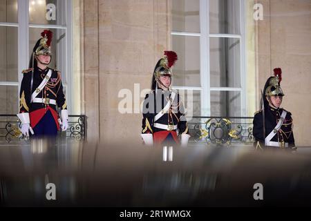 Le président ukrainien Volodymyr Zelensky a rencontré le président de la République française Emmanuel Macron à Paris. La réunion a porté sur l'assistance militaire de la France à l'Ukraine, en particulier sur les besoins prioritaires de notre pays pour renforcer ses capacités de défense et protéger le ciel ukrainien. Les parties ont également discuté de la coopération pratique avec la République française pour renforcer la capacité des forces de défense de l'Ukraine de lancer une contre-offensive efficace et de libérer les territoires occupés. Banque D'Images