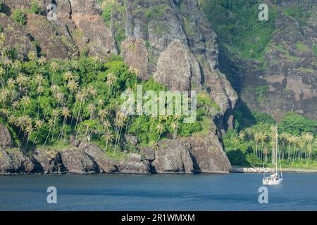 Polynésie française, Marquises méridionales, Hana Vave, Baie des Virgins. Vue spectaculaire sur la côte de la baie avec la formation de roches de Virgins. Banque D'Images