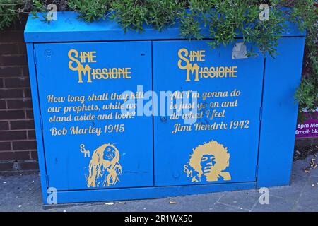 Armoires de télécommunication en fibre BT décorées - sine Missione - Bob Marley 1945 & Jimi Hendrix 1942,Tithebarn St, Liverpool , Merseyside, Angleterre, Royaume-Uni, L2 2LZ Banque D'Images