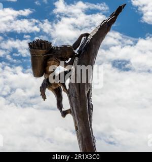 Parc national de Mesa Verde, États-Unis : 30 mai, 200 : la sculpture au centre d'accueil du parc national de Mesa Verde représente une scène de la culture Banque D'Images