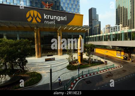 Krungsri Bank sur Phloen Chit Road, dans le centre de Bangkok, en Thaïlande. Banque D'Images