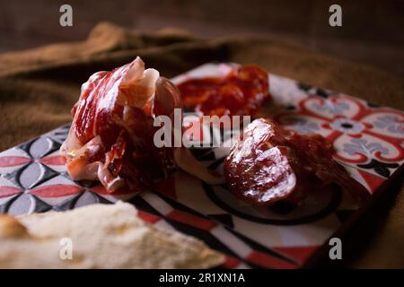 Tapa espagnol de jambon ibérique. Le jambon ibérique est un type de jambon serrano du porc ibérique, très apprécié dans la gastronomie espagnole Banque D'Images