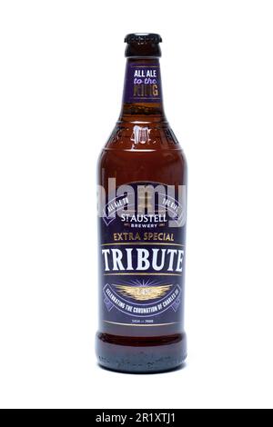 Extra Special Tribute embouteillé bière Pale Ale à 7,4 pour cent vol de St Austell Brewery hommage au Roi Charles à 74 Coronation Banque D'Images