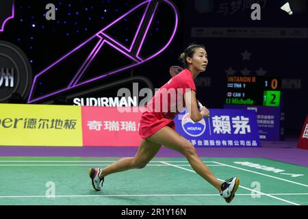 Suzhou, province chinoise du Jiangsu. 16th mai 2023. L'homme Shan Michelle Li, du Canada, participe au match des femmes célibataires contre Ratchanok Intanon, de Thaïlande, lors du match du groupe B entre la Thaïlande et le Canada à la BWF Sudirman Cup à Suzhou, dans la province du Jiangsu, dans l'est de la Chine, au 16 mai 2023. Credit: Du Yu/Xinhua/Alay Live News Banque D'Images