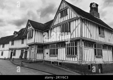 Lavenham Guildhall datant du 16th siècle. Dans l'ancien village de Lavenham Suffolk Angleterre Royaume-Uni. Avril 2023 Banque D'Images