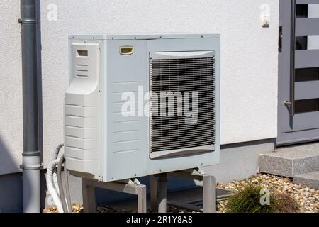 Pompe à chaleur air/eau dans une maison résidentielle Banque D'Images