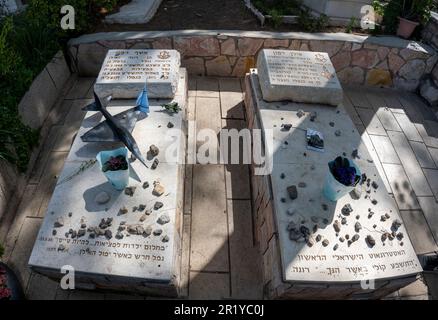 Tombes d'Ilan Ramon et de son fils Asaf Ramon. Au cimetière de Nahalal, Ilan Ramon (né Ilan Wolfferman 20 juin 1954 – 1 février 2003) était un f israélien Banque D'Images