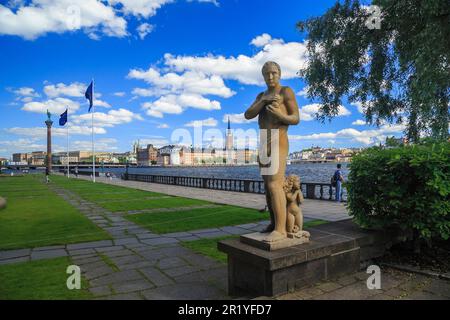 STOCKHOLM, SUÈDE - 27 JUIN 2016 : c'est la terrasse avec un jardin public à l'hôtel de ville. Banque D'Images
